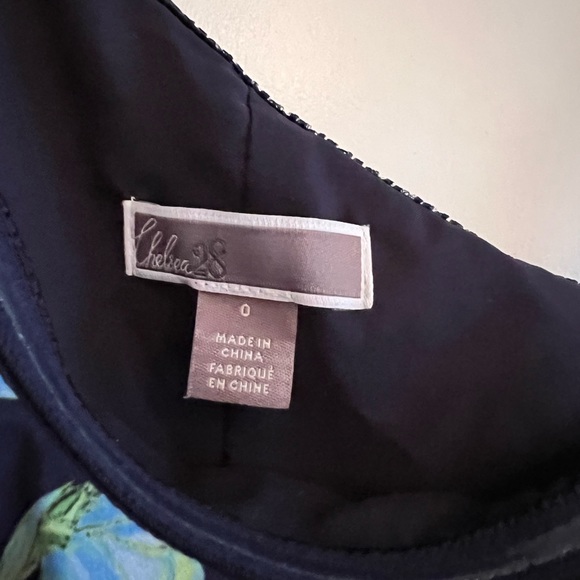 Floral cocktail dress, mini with one sleeve. Flowy and so comfortable- size 0 - Picture 3 of 3